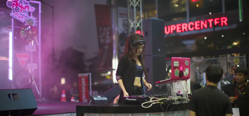 Beautiful visual powered by UI